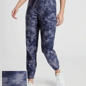 Athleta Farallon printed joggers tie-dye violet print size 8